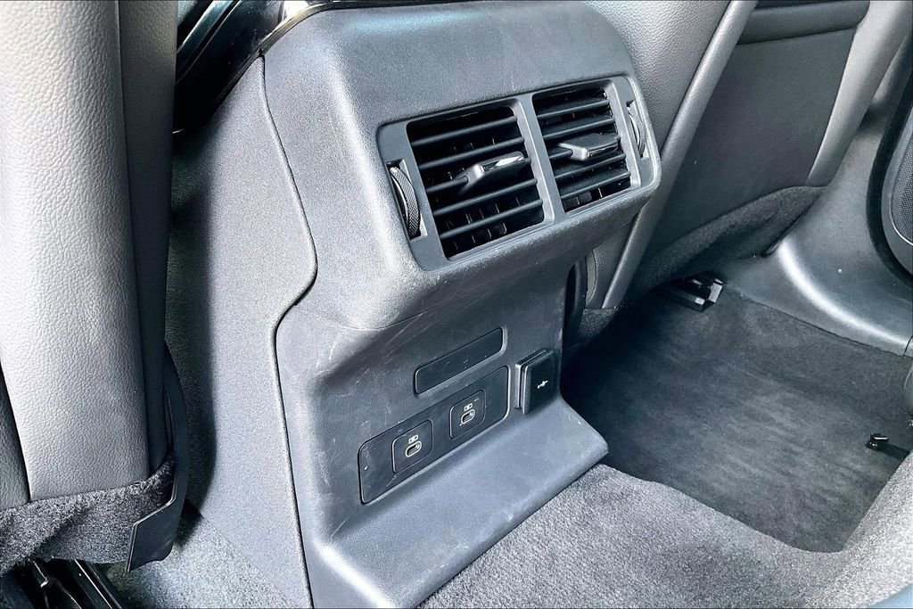 Used 2025 Land Rover Range Rover Velar Dynamic SE image 10