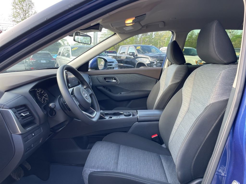 Used 2023 Nissan Rogue SV image 10