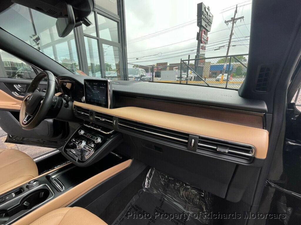 Used 2021 Lincoln Corsair Reserve w/ Equipment Group 201A image 19