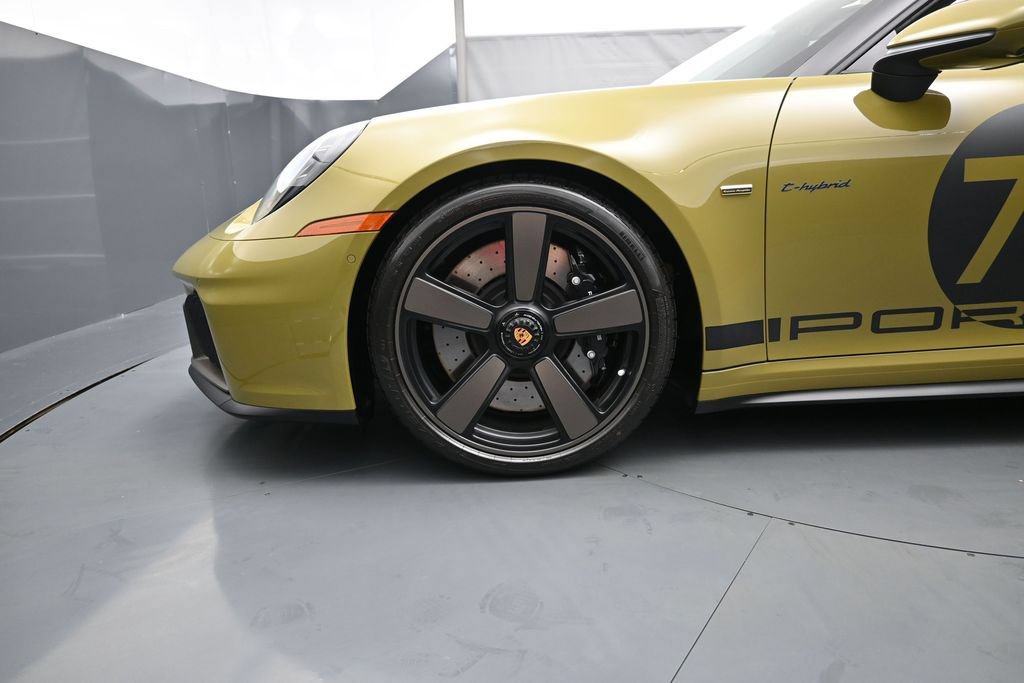 Certified 2026 Porsche 911 GTS RWD image 15
