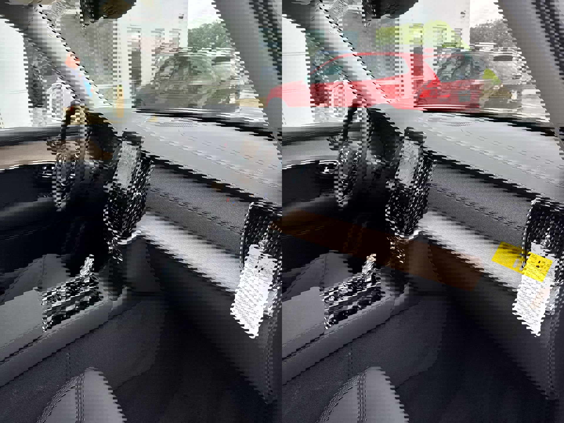 New 2025 Volvo XC90 T8 Plus w/ Protection Package Premier image 29