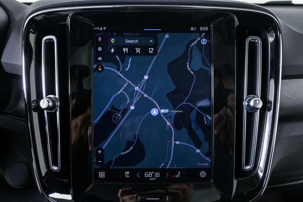 Used 2023 Volvo C40 P8 Recharge Ultimate image 17