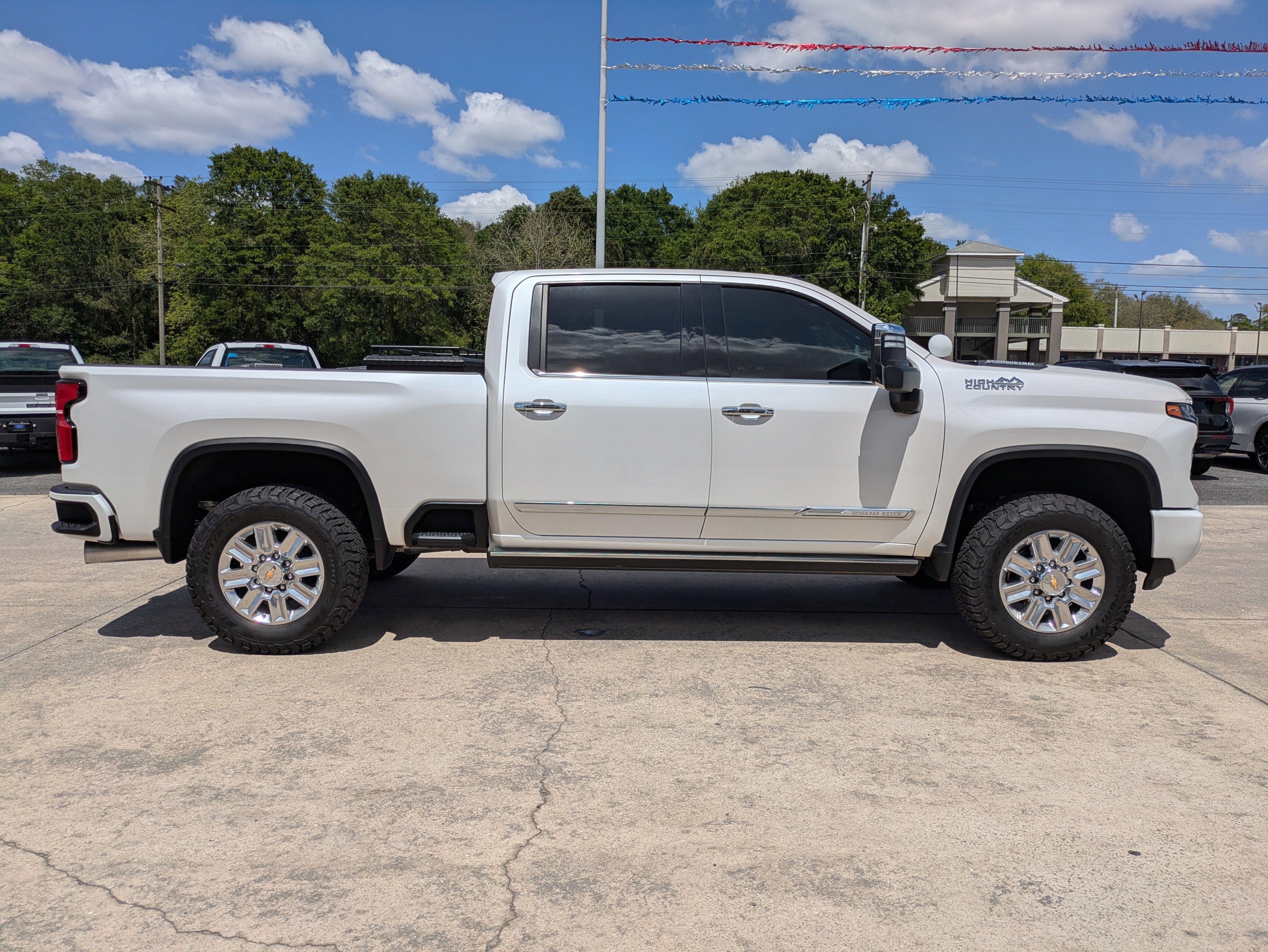 Used 2024 Chevrolet Silverado 2500 High Country w/ High Country Premium Package AWD/4WD image 5