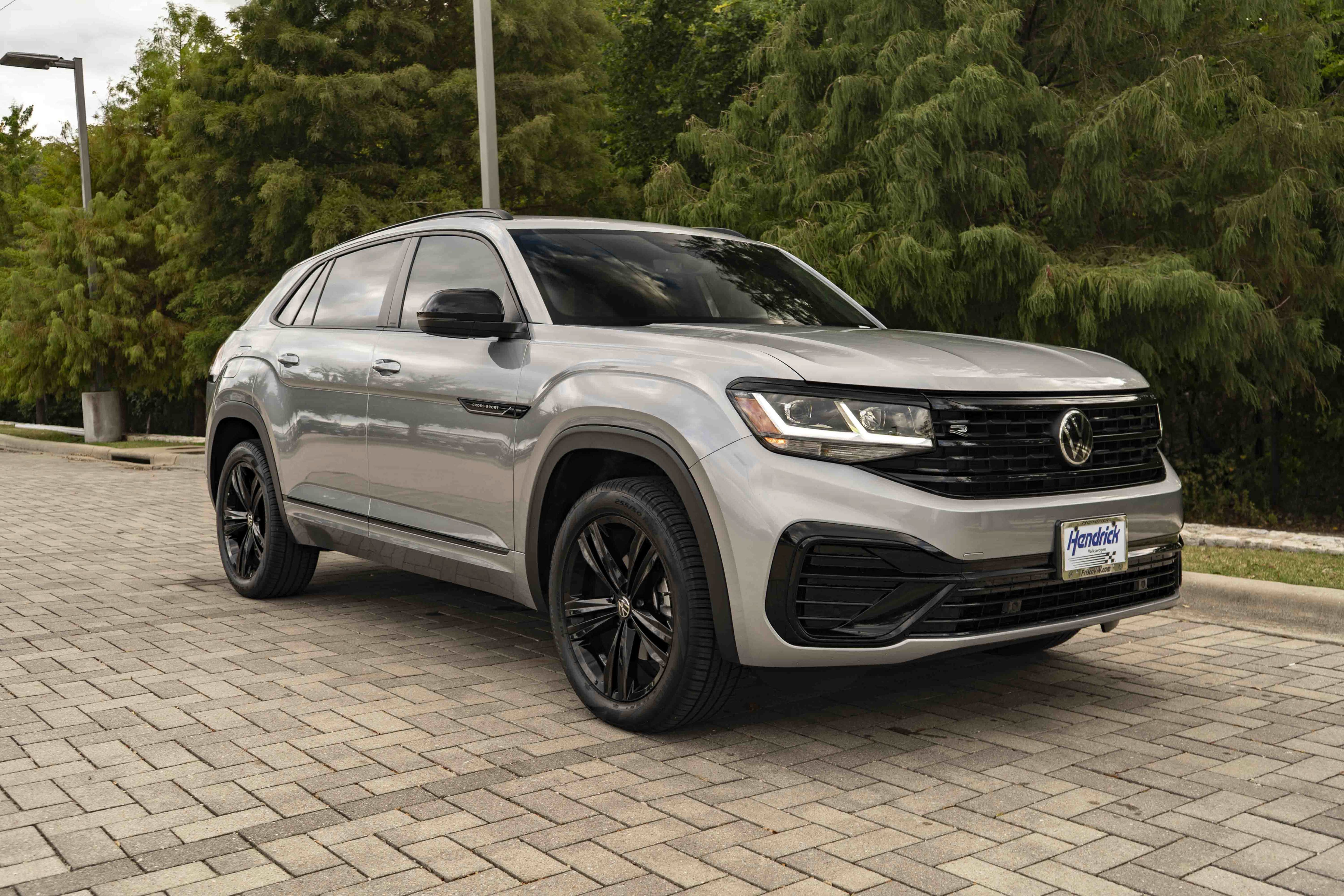 Certified 2023 Volkswagen Atlas Cross Sport SEL R-Line AWD/4WD image 2