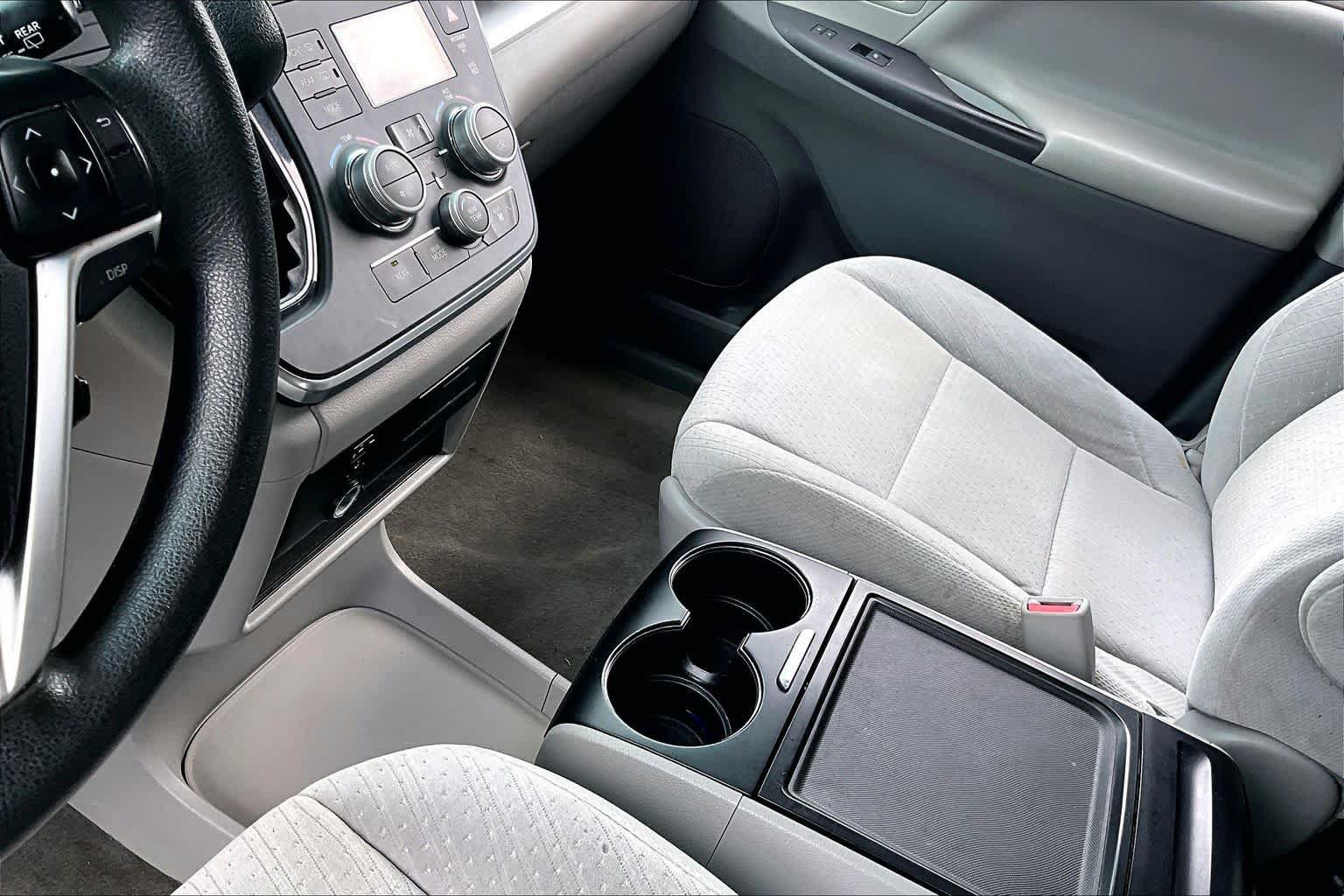 Used 2015 Toyota Sienna LE FWD image 16