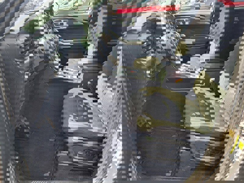 Used 2023 Ford Explorer XLT image 5