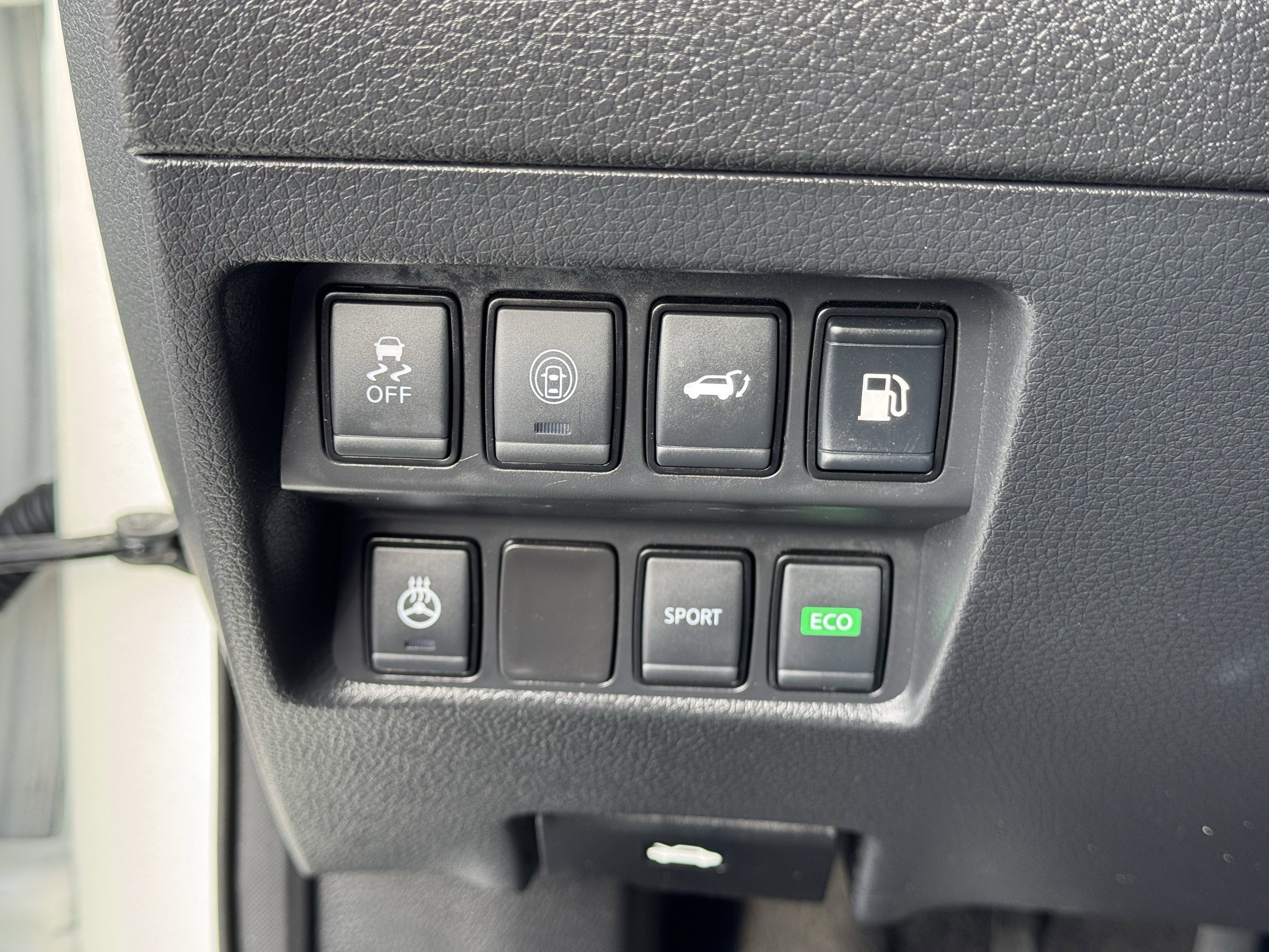 Used 2019 Nissan Rogue SV w/ Premium Package image 28