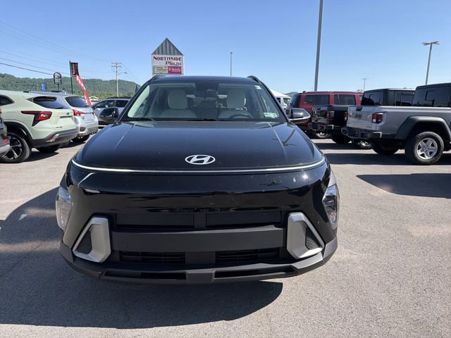 Used 2025 Hyundai Kona SEL AWD/4WD image 2