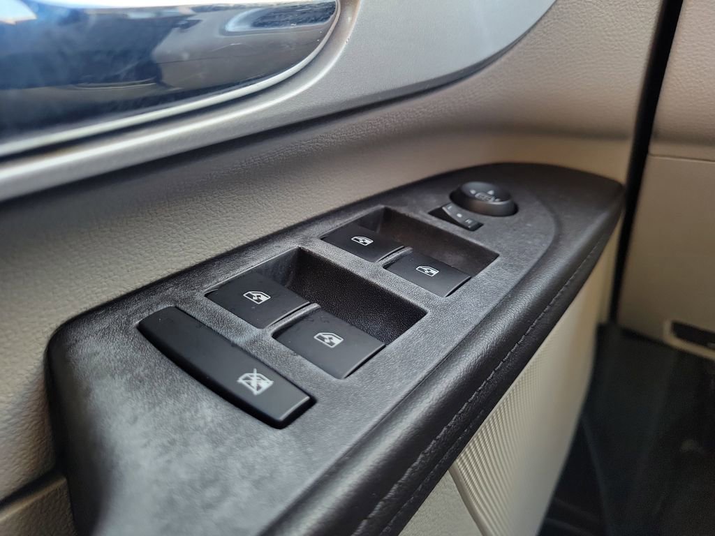 Used 2012 Chevrolet Equinox LS image 22