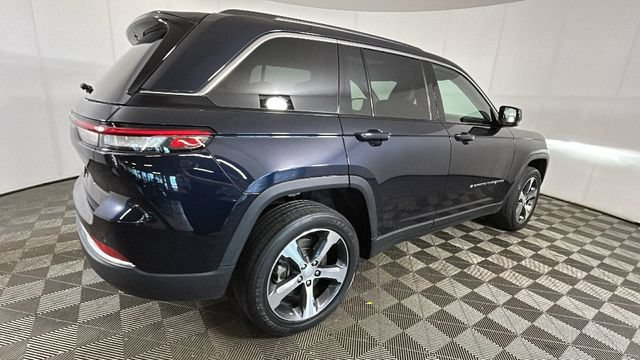Used 2023 Jeep Grand Cherokee 4WD 4xe image 2