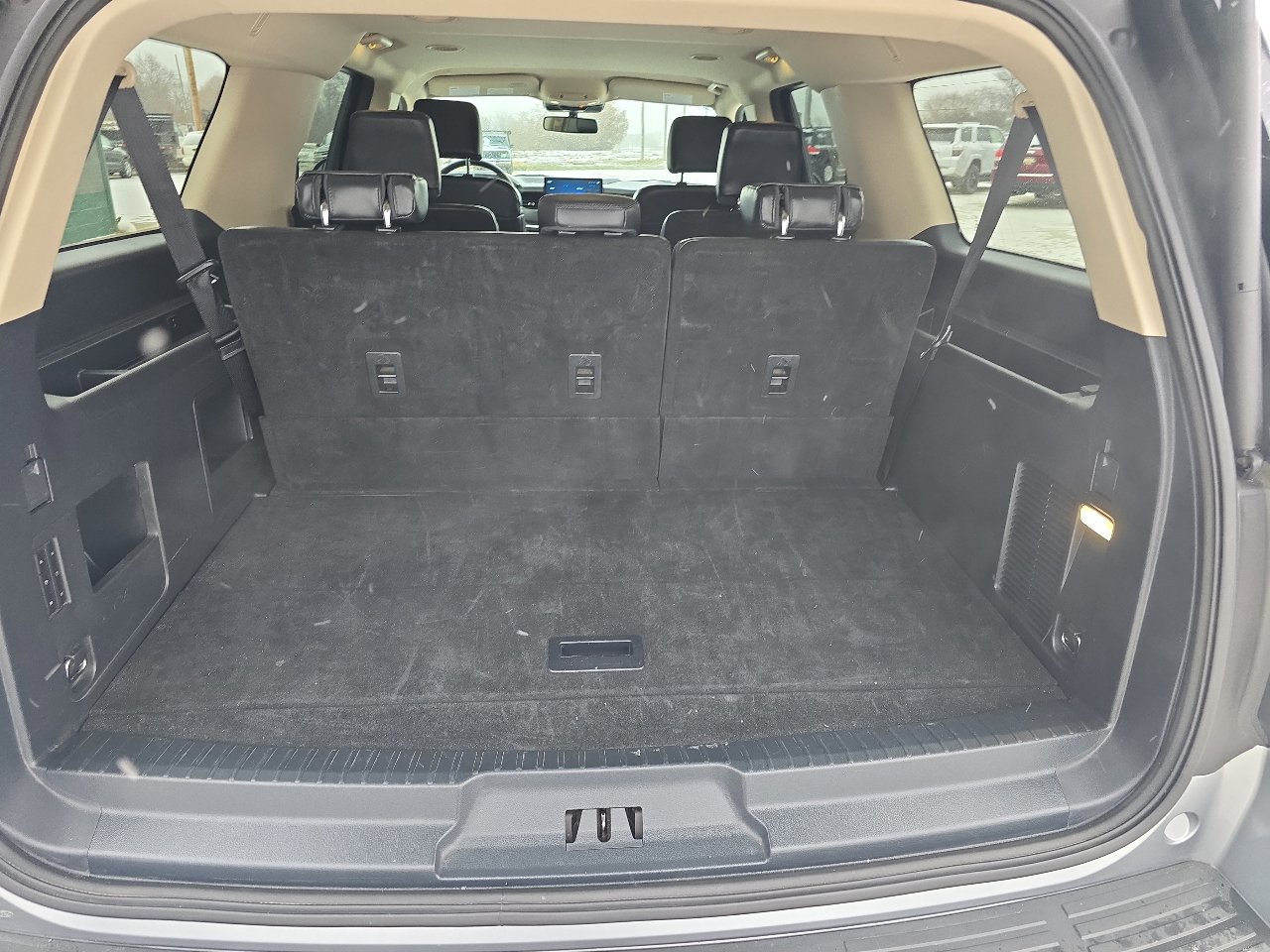 Used 2024 Ford Expedition Max XLT image 5
