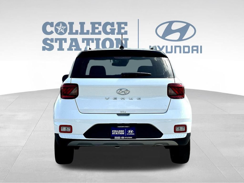Used 2026 Hyundai Venue SEL FWD image 9