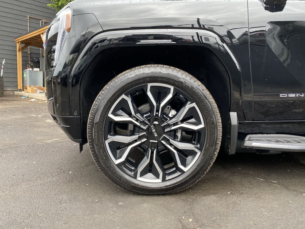 Used 2025 GMC Sierra EV Denali AWD/4WD image 11