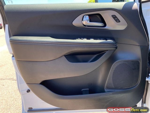 New 2027 Chrysler Pacifica Limited AWD/4WD image 25