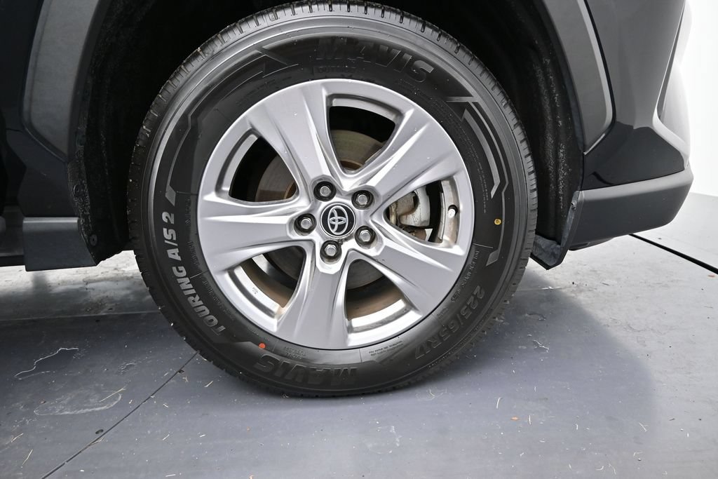 Used 2024 Toyota RAV4 XLE AWD/4WD image 6