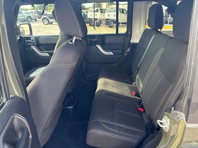 Used 2015 Jeep Wrangler Unlimited Sahara w/ Connectivity Group AWD/4WD image 16