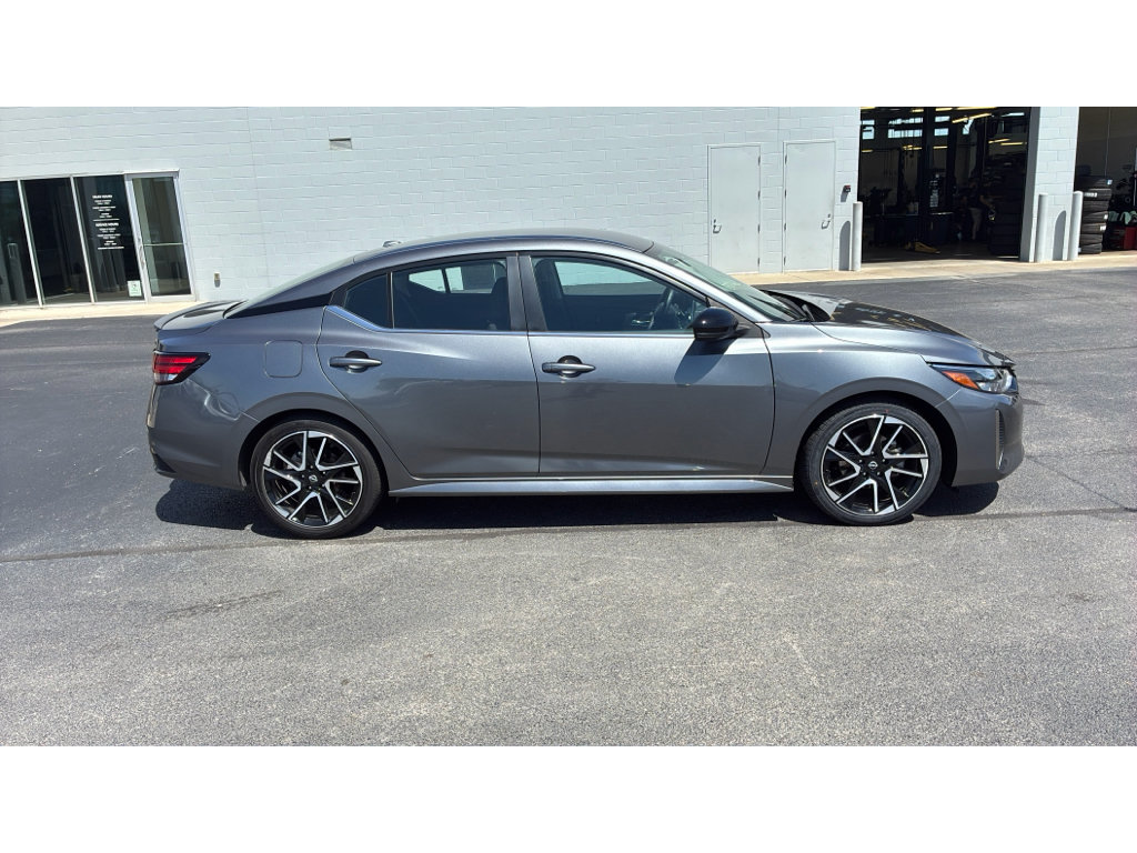 Used 2025 Nissan Sentra SR FWD image 7