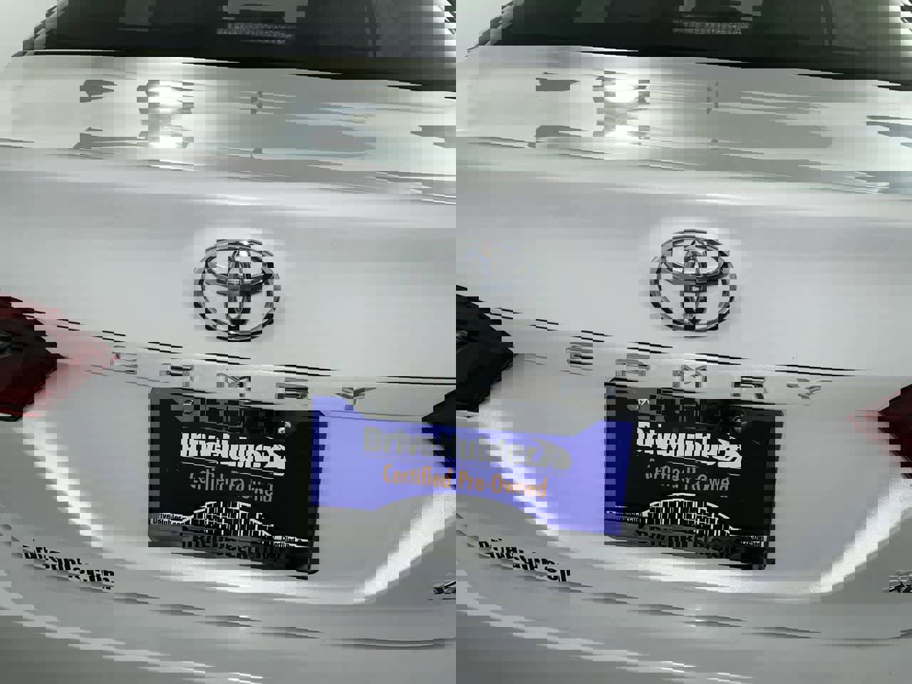 Used 2024 Toyota Camry XLE w/ Navigation Package image 10