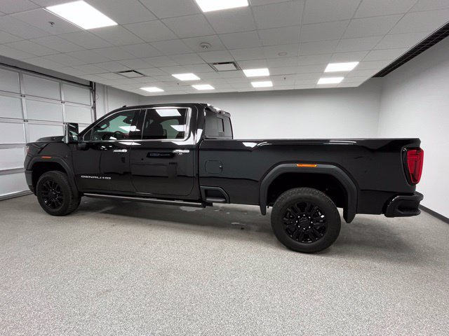 Used 2023 GMC Sierra 3500 Denali w/ Denali Black Diamond Edition AWD/4WD image 7