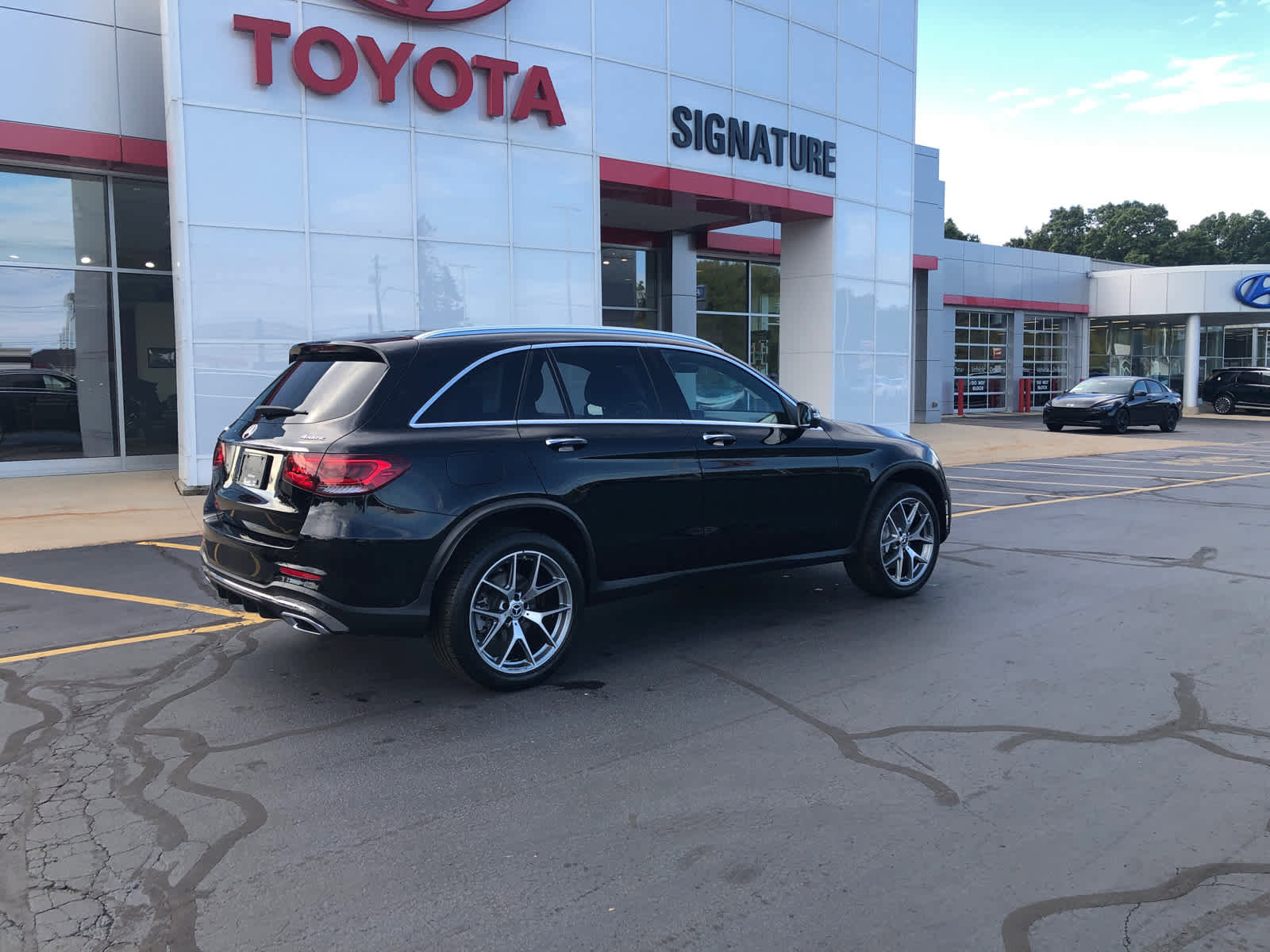 Used 2022 Mercedes-Benz GLC 300 4MATIC image 2