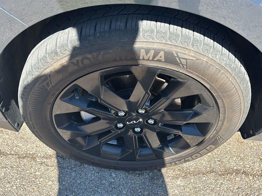 Used 2024 Kia Carnival SX FWD image 12
