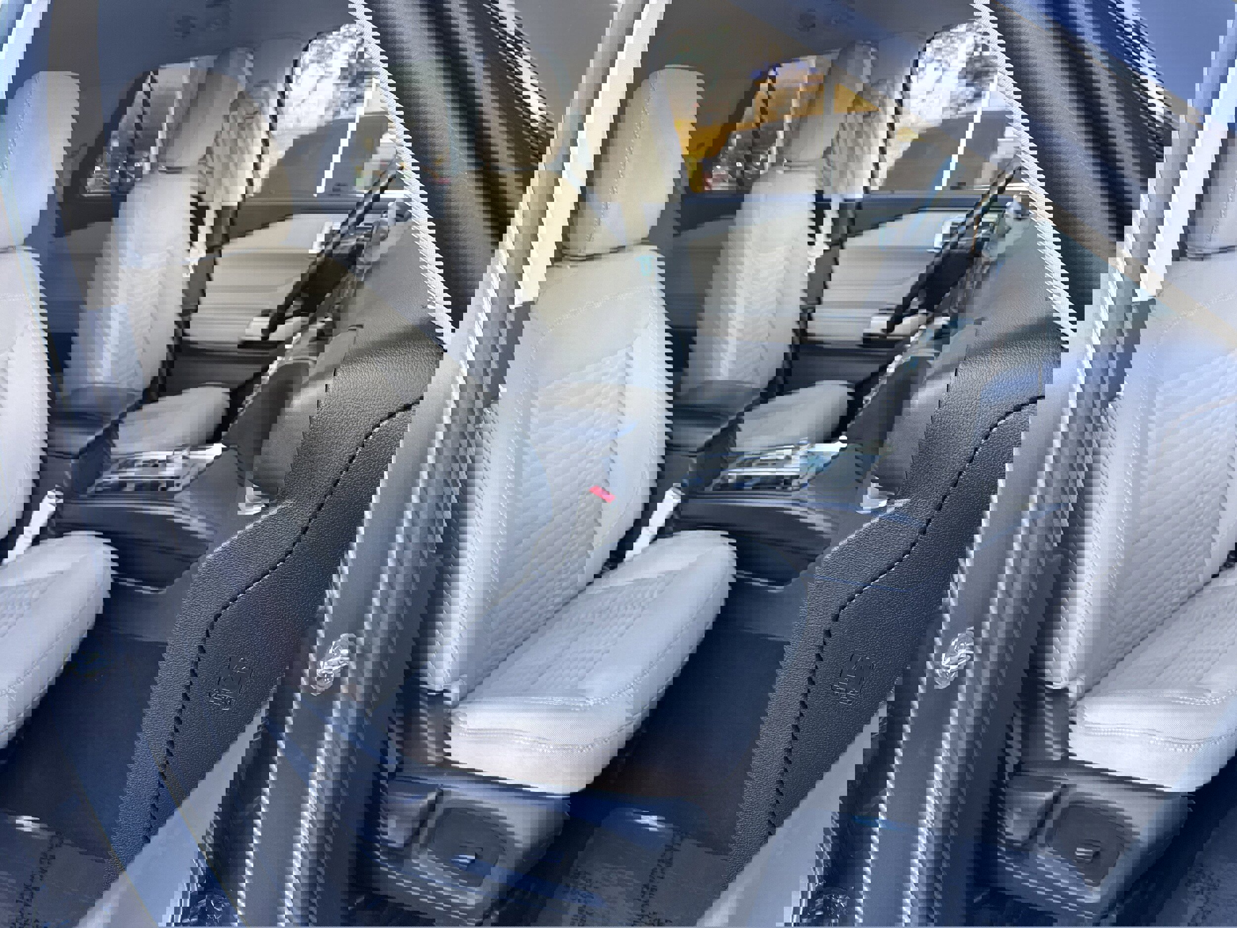 Used 2021 Ford Explorer XLT image 15