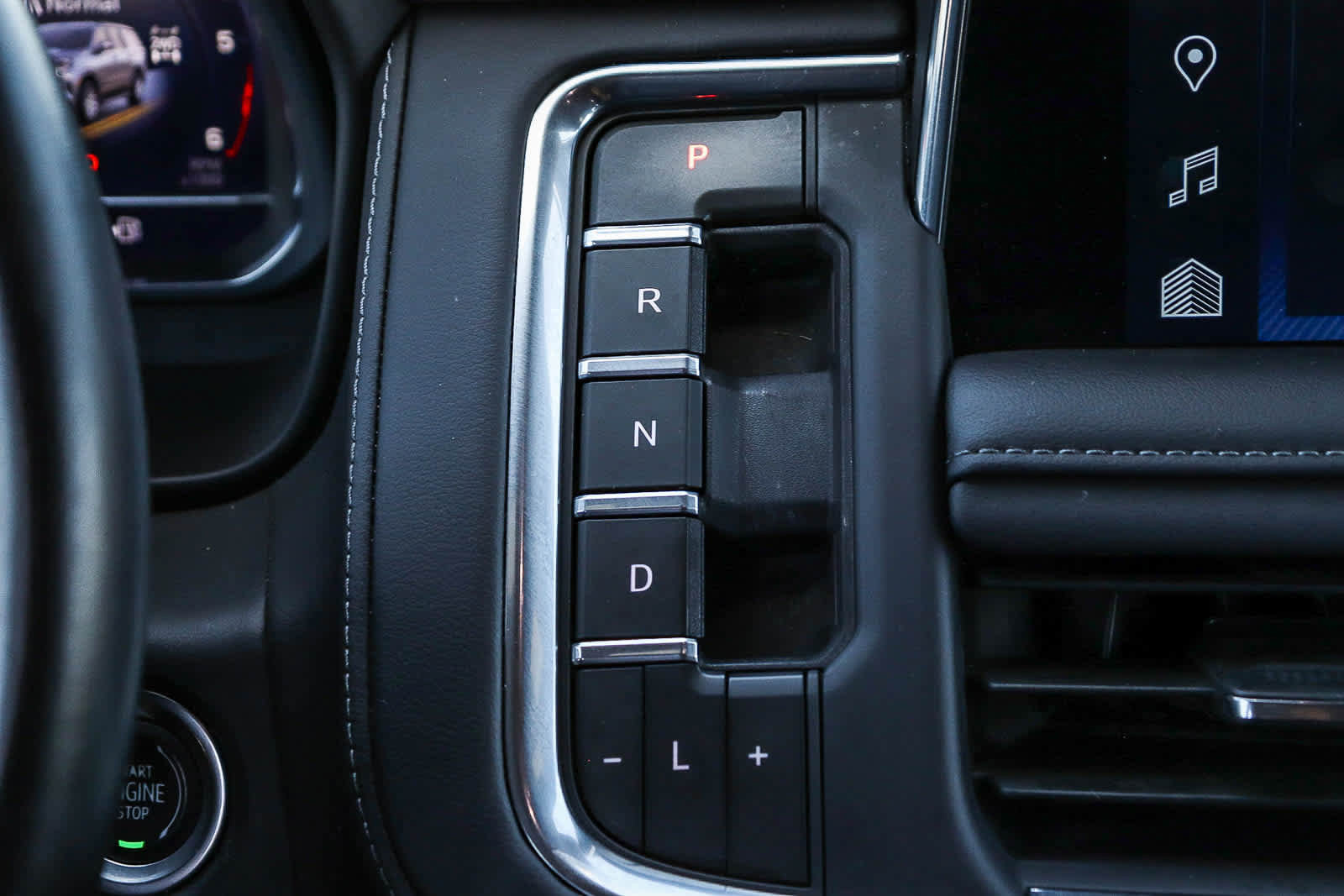 Used 2024 Chevrolet Tahoe LT w/ Luxury Package AWD/4WD image 18