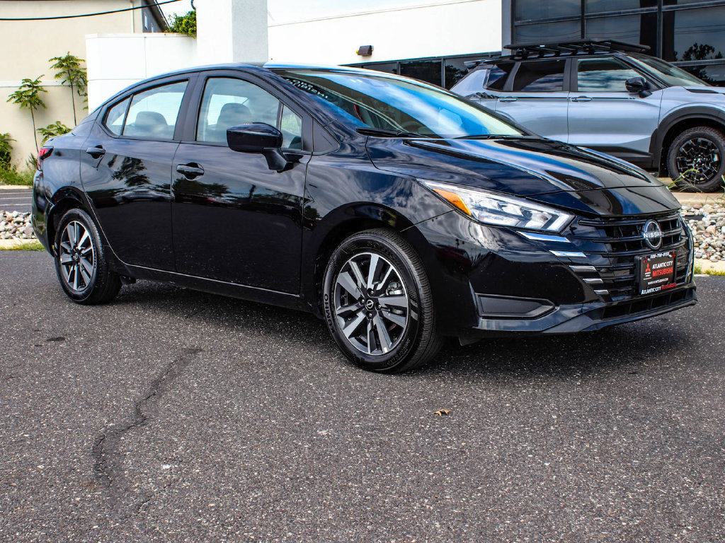 Used 2025 Nissan Versa SV FWD image 3