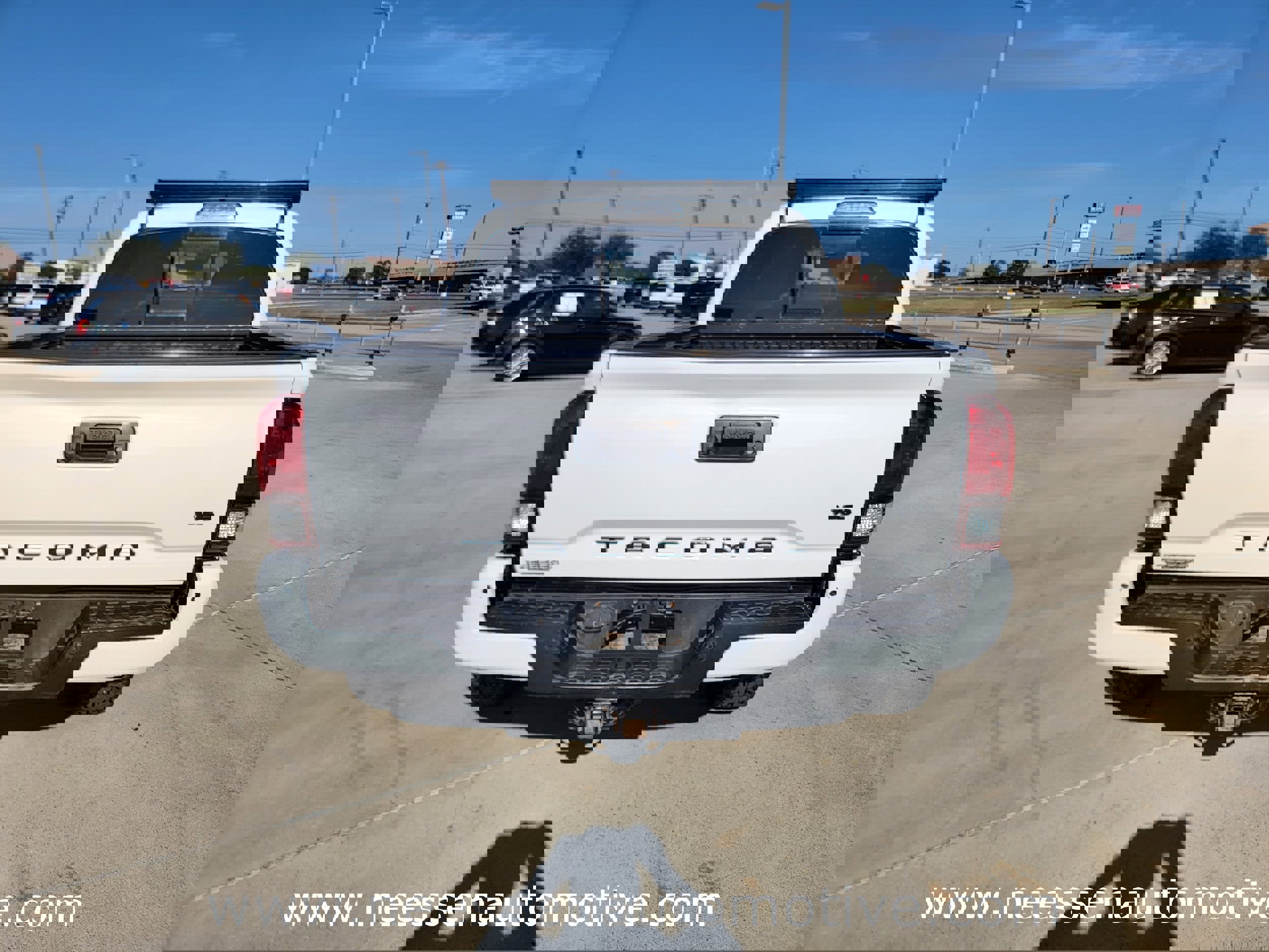 Used 2018 Toyota Tacoma TRD Off-Road w/ Technology Package image 7