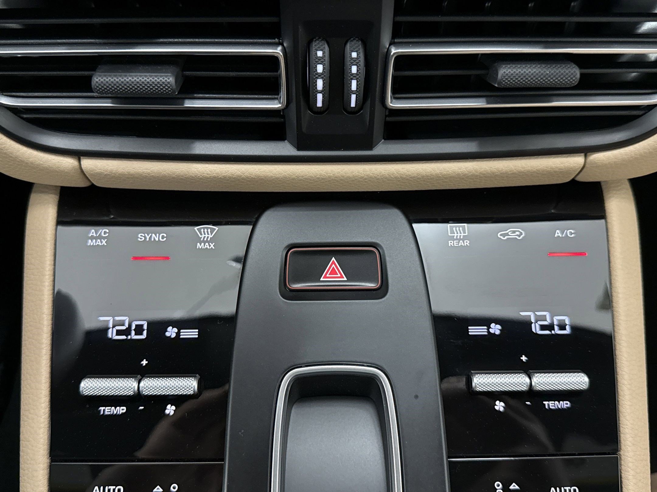 New 2025 Porsche Macan Turbo image 28