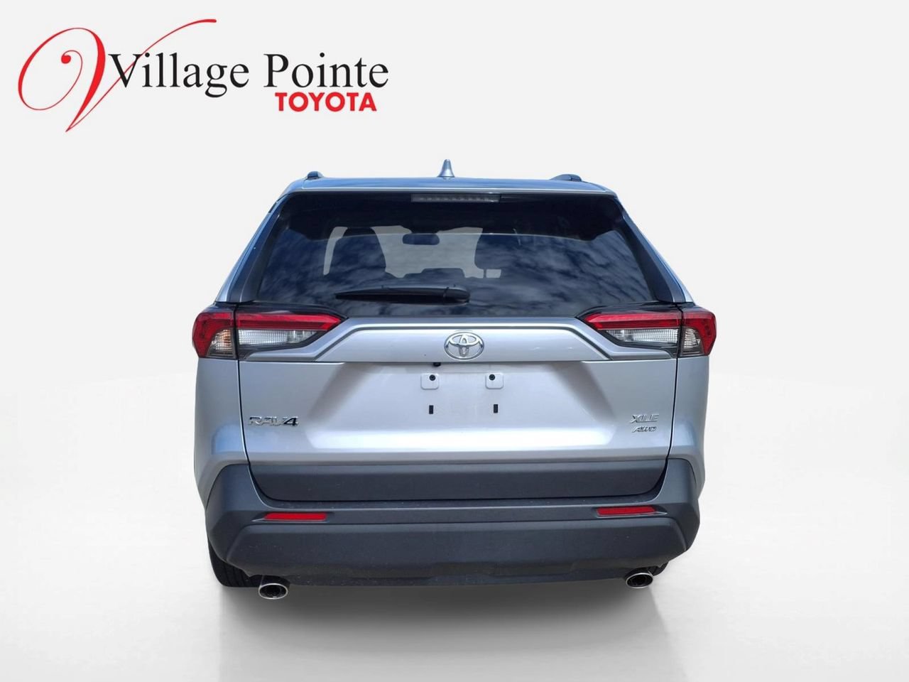 Used 2025 Toyota RAV4 XLE AWD/4WD image 4