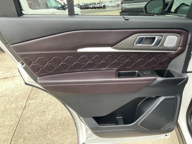 Used 2025 Ford Explorer Platinum w/ LUX Leather Package AWD/4WD image 25