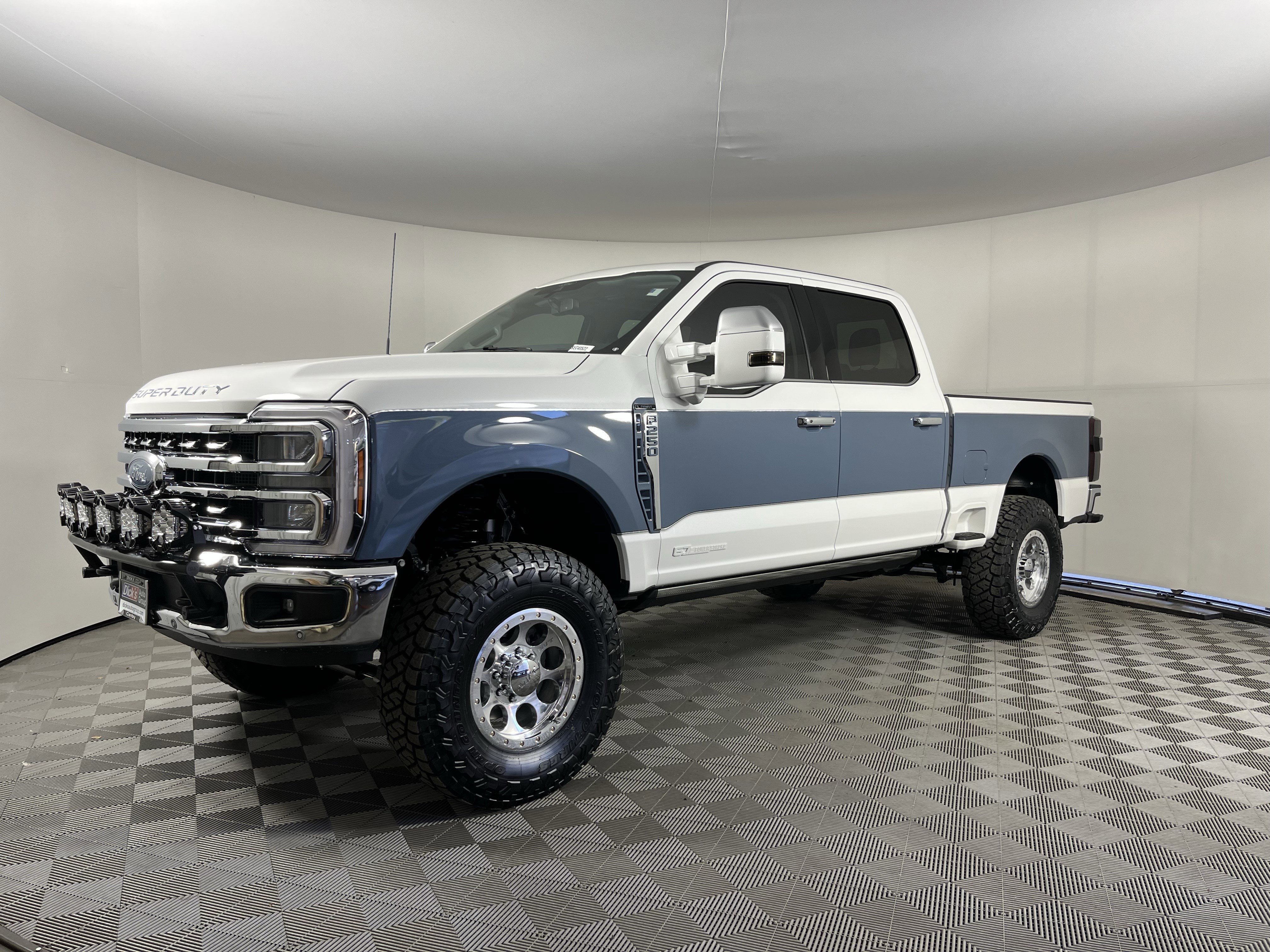 New 2025 Ford F250 Lariat w/ Lariat Ultimate Package