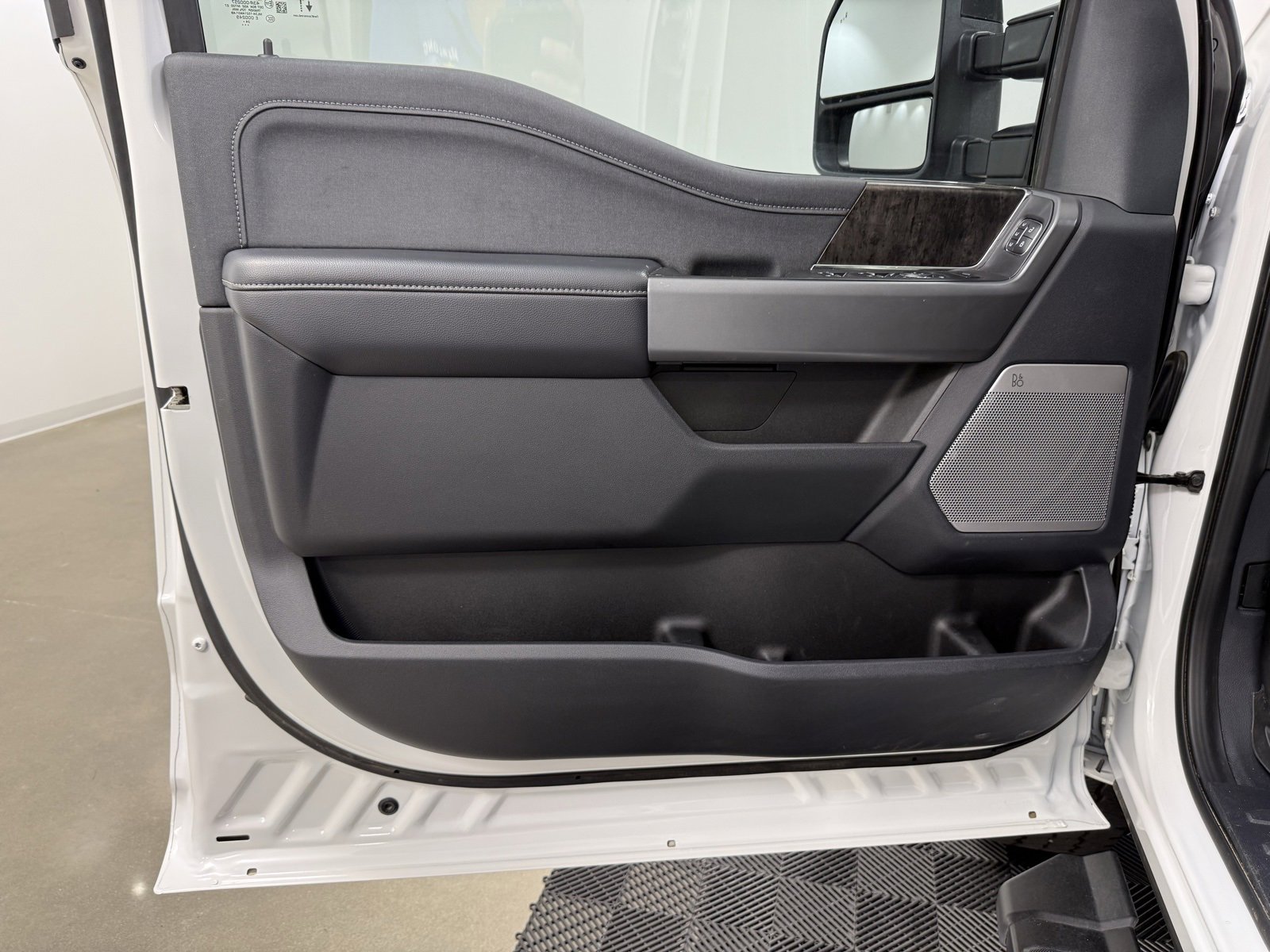 Used 2025 Ford F350 Lariat w/ Lariat Ultimate Package image 14