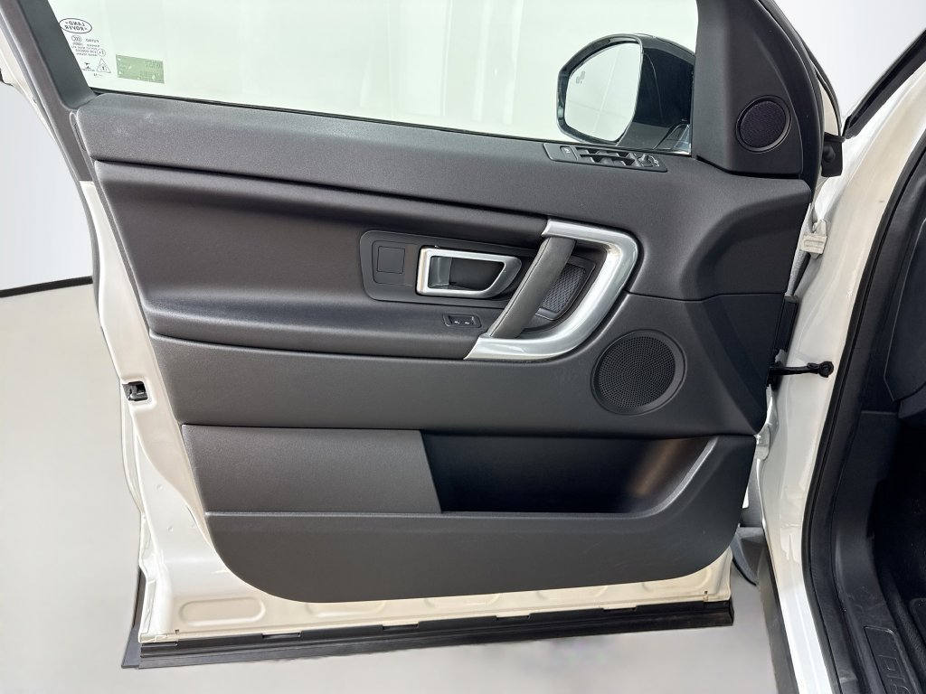 Used 2019 Land Rover Discovery Sport SE AWD/4WD image 25