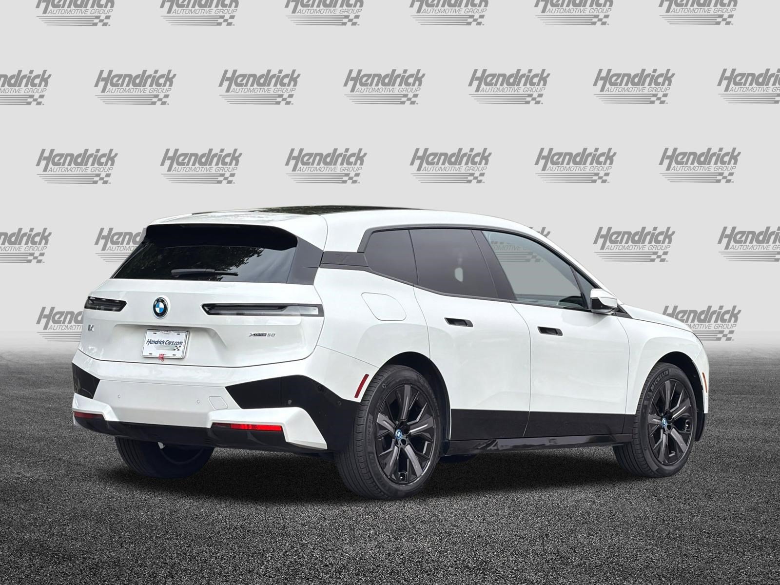 Used 2024 BMW iX xDrive50 w/ Sport Package AWD/4WD image 5