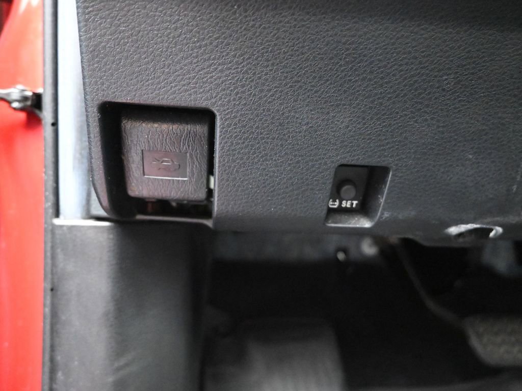 Used 2022 Toyota Tacoma SR w/ SR Convenience Package image 12