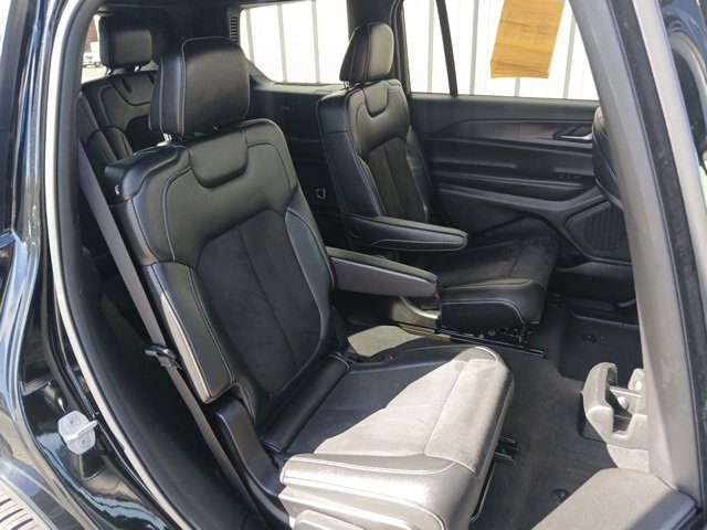 Used 2023 Jeep Grand Cherokee L Laredo image 38