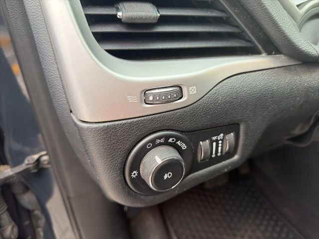 Used 2016 Jeep Cherokee Trailhawk w/ Cold Weather Group image 5