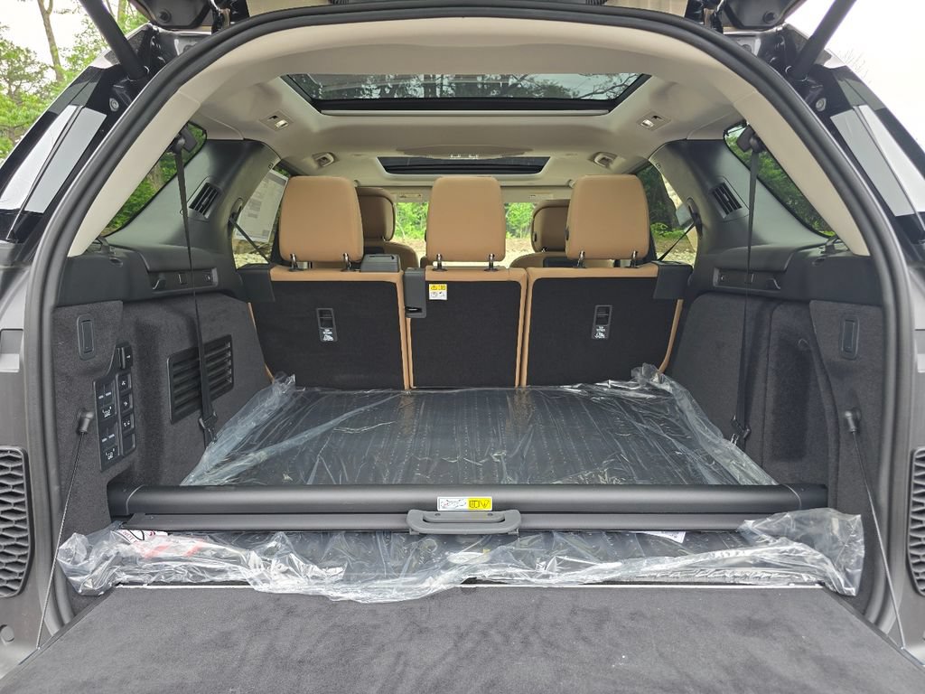 New 2026 Land Rover Discovery Limited Edition AWD/4WD image 33