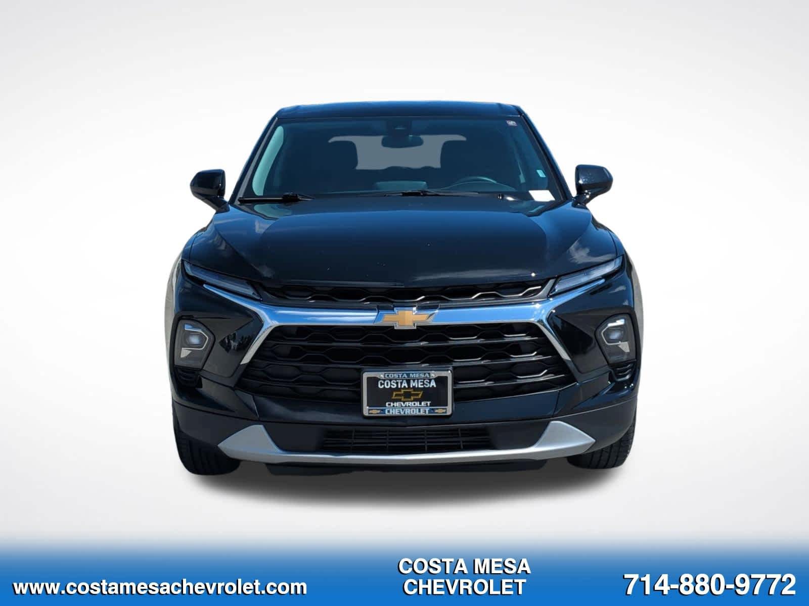 Used 2025 Chevrolet Blazer LT FWD image 2