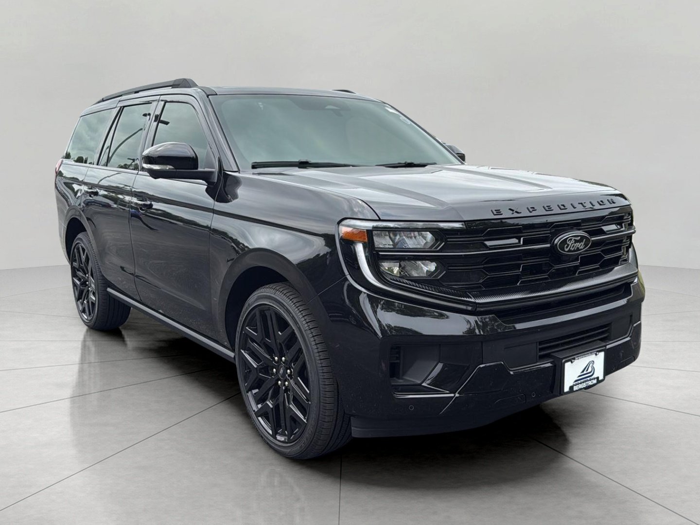 Used 2026 Ford Expedition Platinum w/ Stealth Performance Package AWD/4WD image 1