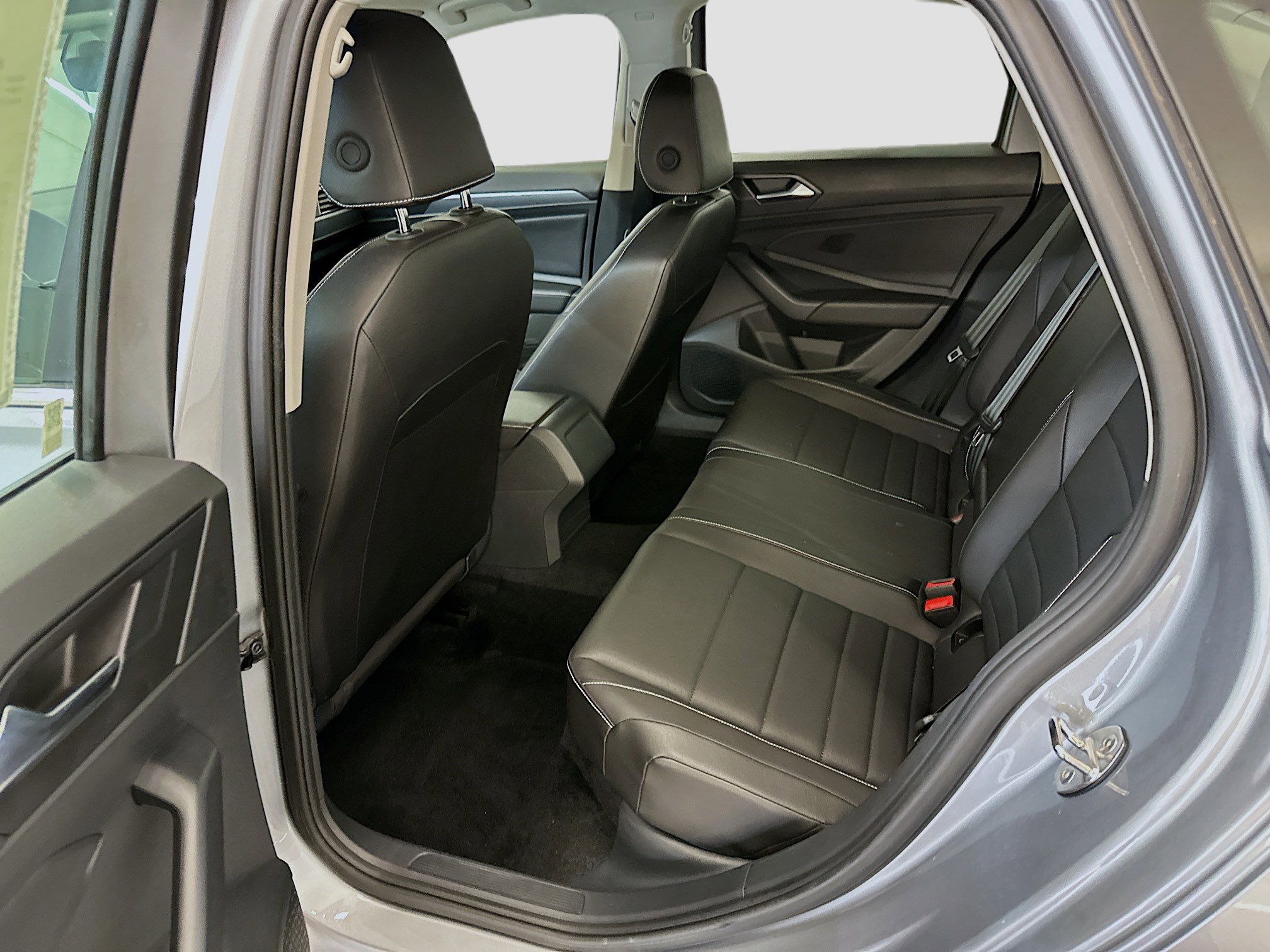 Used 2024 Volkswagen Jetta SE image 28