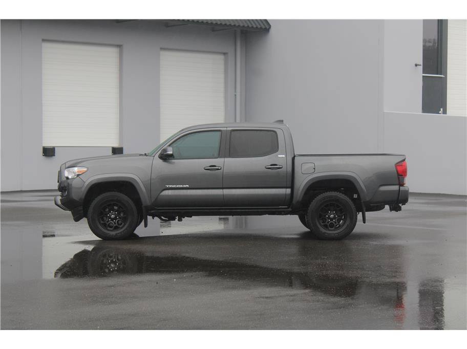 Used 2022 Toyota Tacoma SR5 w/ Technology Package AWD/4WD image 2