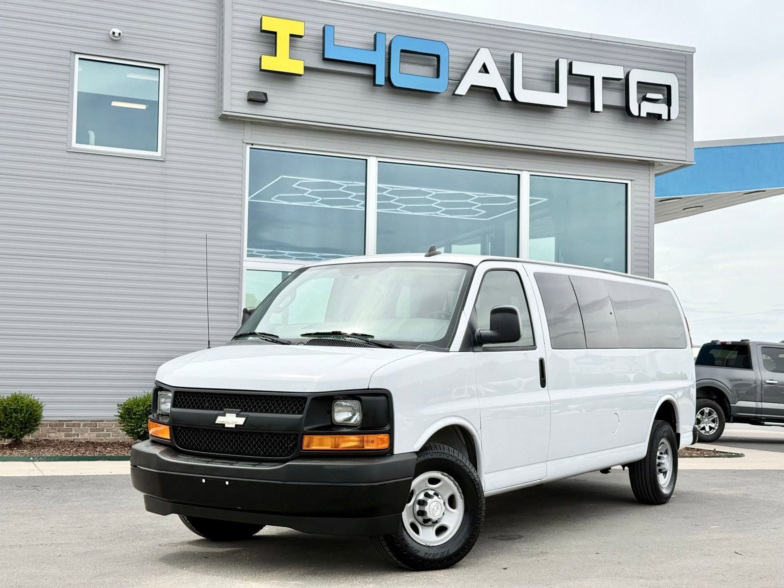 Used 2017 Chevrolet Express 3500 LS image 1