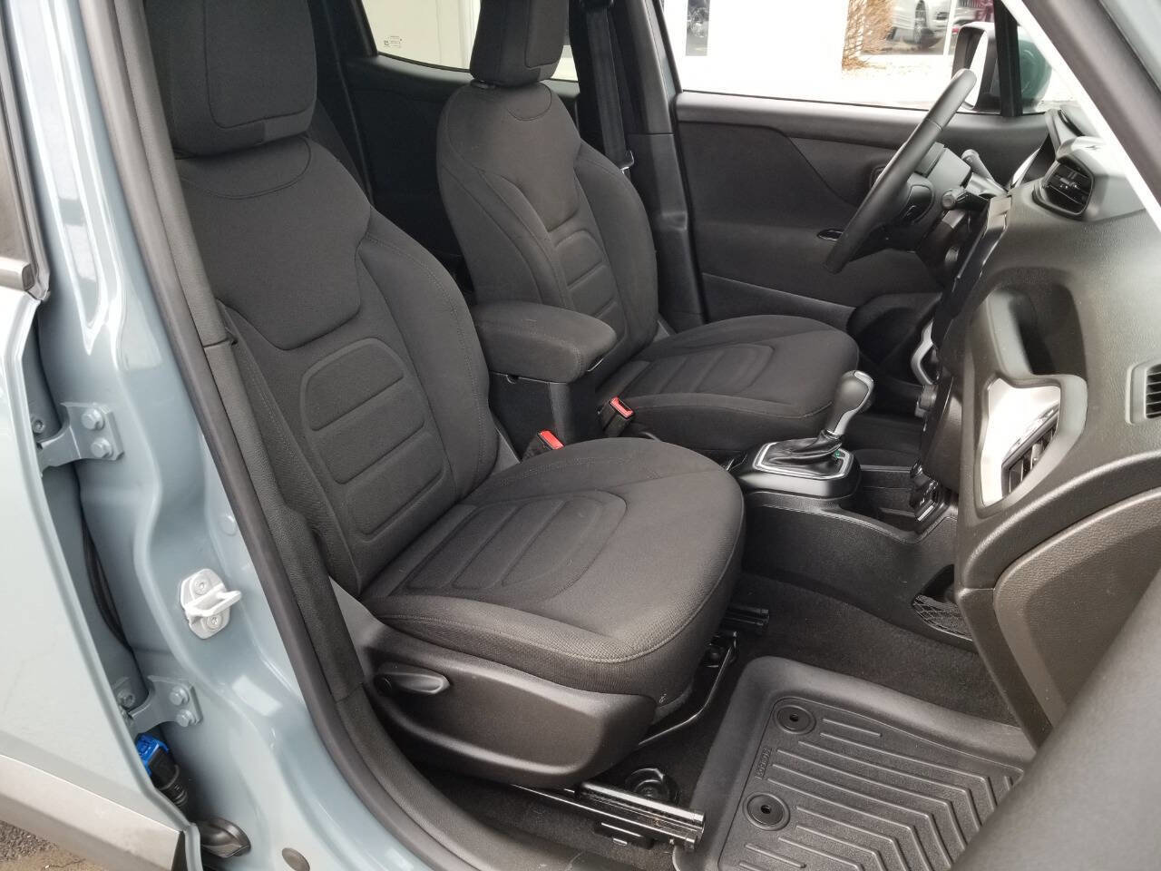 Certified 2018 Jeep Renegade Latitude AWD/4WD image 12