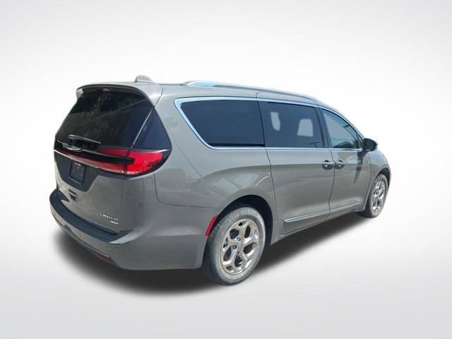 Used 2021 Chrysler Pacifica Limited AWD/4WD image 5