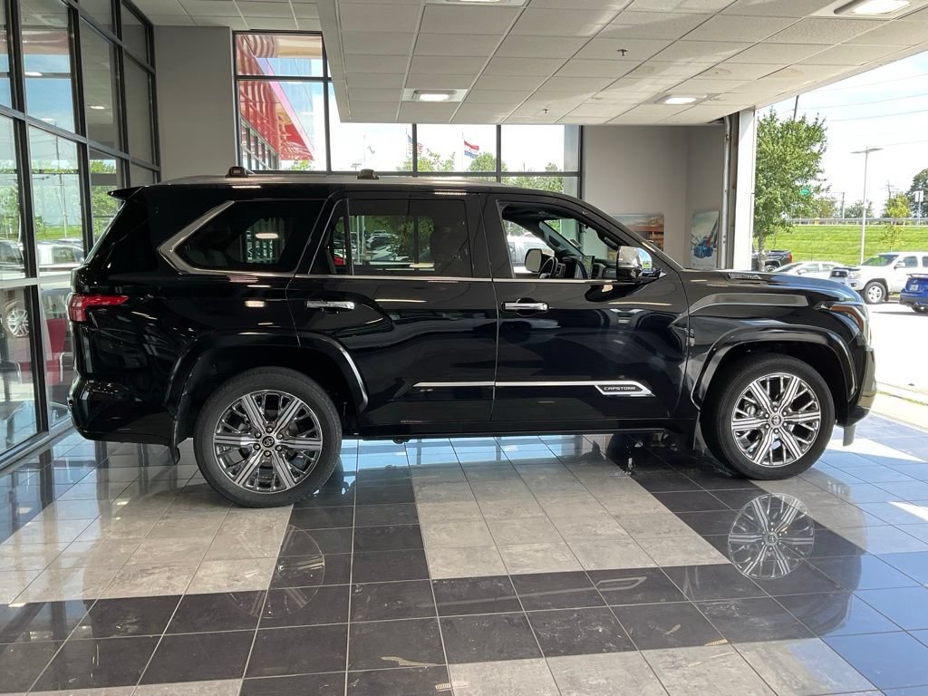 Certified 2024 Toyota Sequoia Capstone AWD/4WD image 5