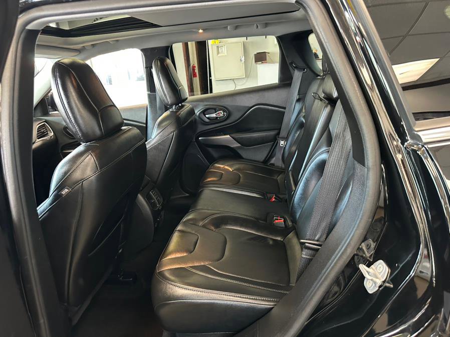 Used 2021 Jeep Cherokee Latitude Lux w/ Sun & Sound Group AWD/4WD image 26