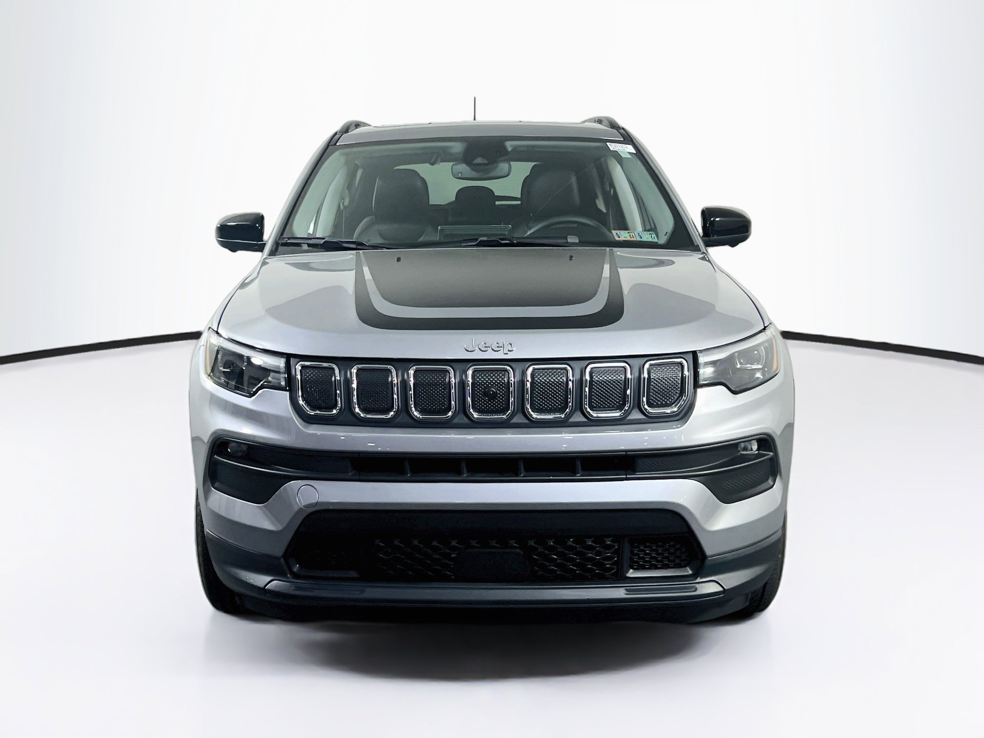 Used 2022 Jeep Compass Latitude w/ Sun and Sound Group AWD/4WD image 2